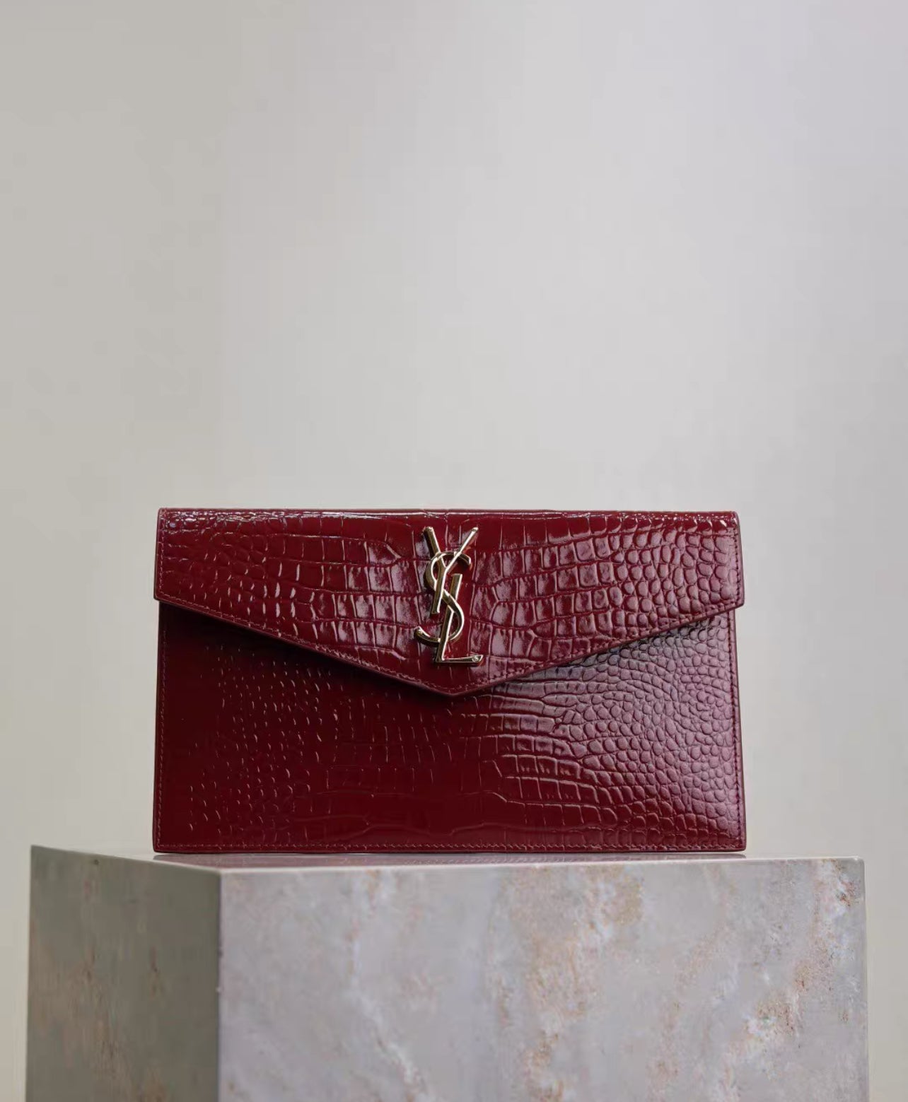 Saint Laurent Uptown Clutch – Croc-Embossed in Burgundy Brand New (8622911356988)