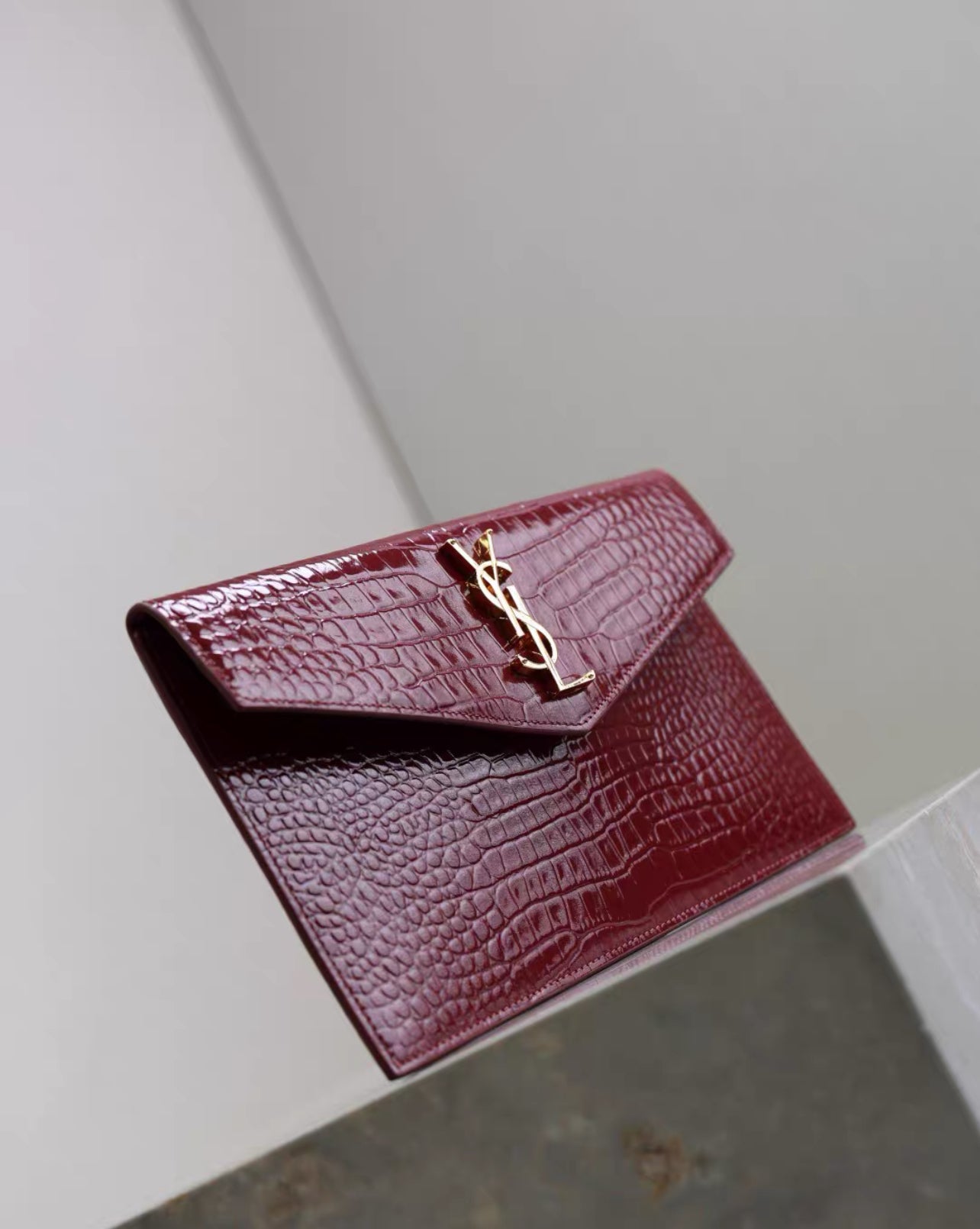 Saint Laurent Uptown Clutch – Croc-Embossed in Burgundy Brand New (8622911356988)