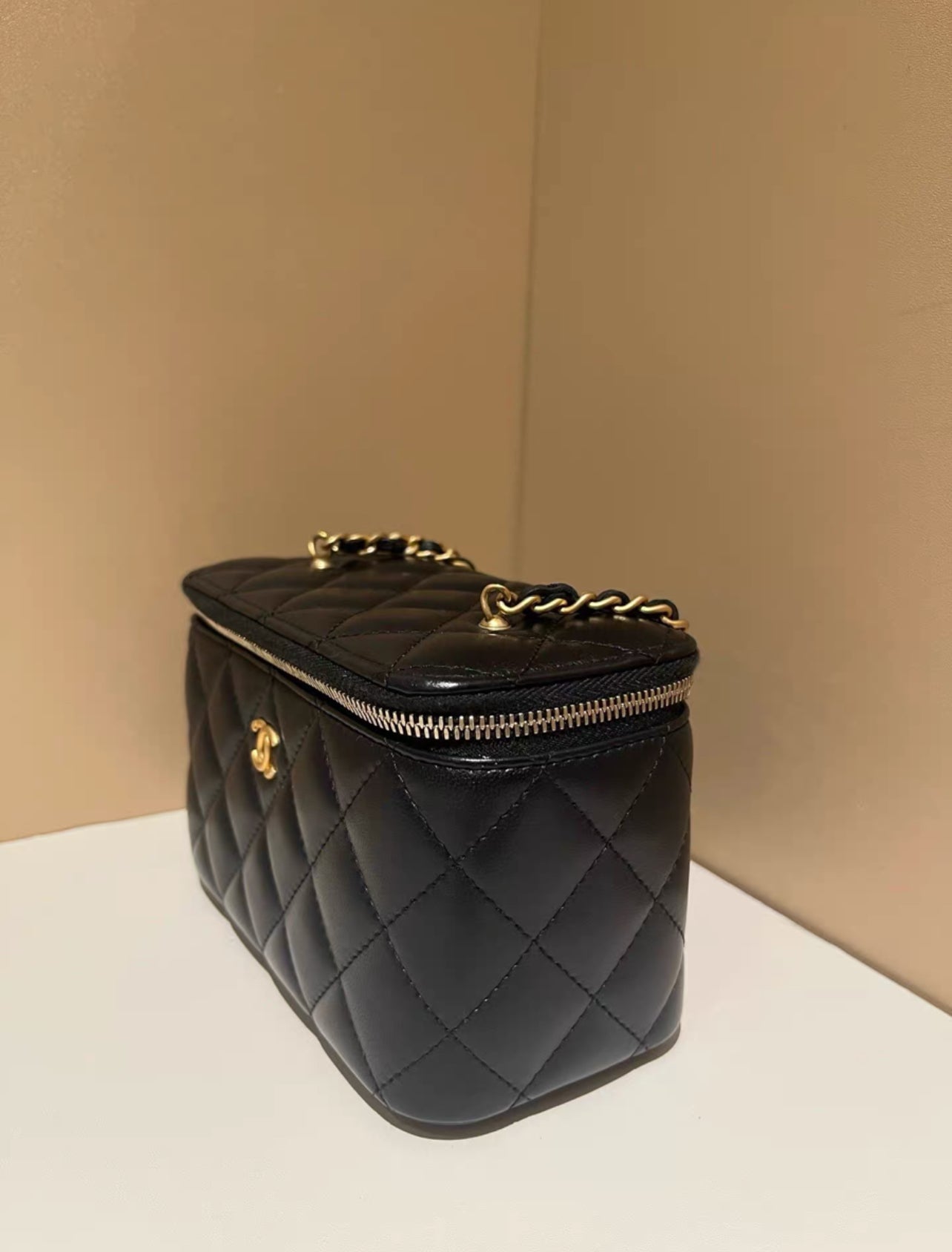 CHANEL Pearl Crush Vanity with Chain 22S (8622903394364)