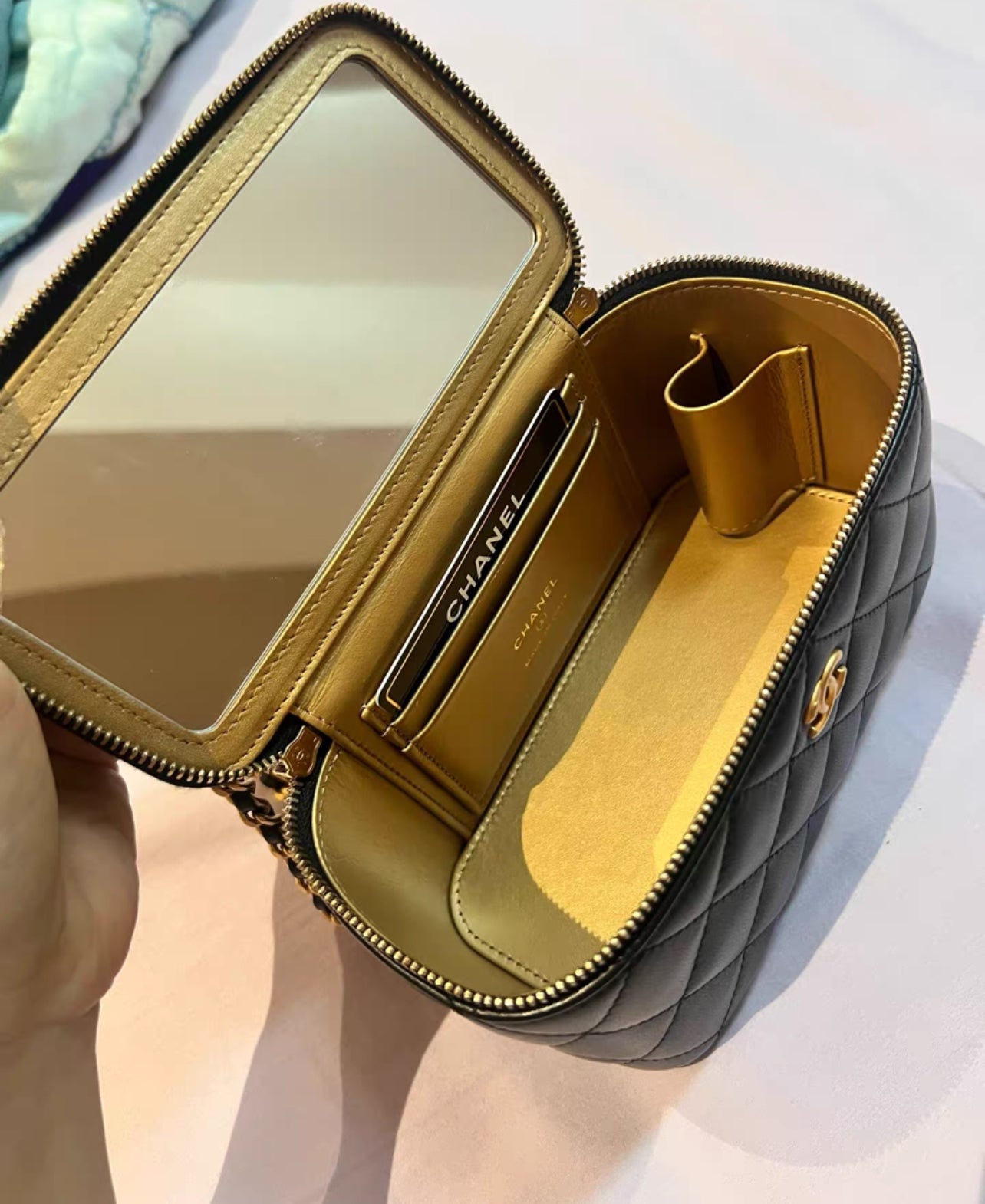 CHANEL Pearl Crush Vanity with Chain 22S (8622903394364)