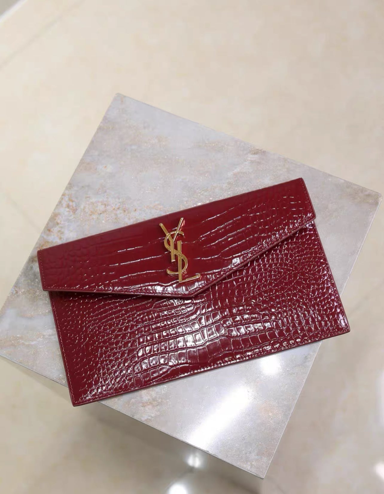 Saint Laurent Uptown Clutch – Croc-Embossed in Burgundy Brand New (8622911356988)